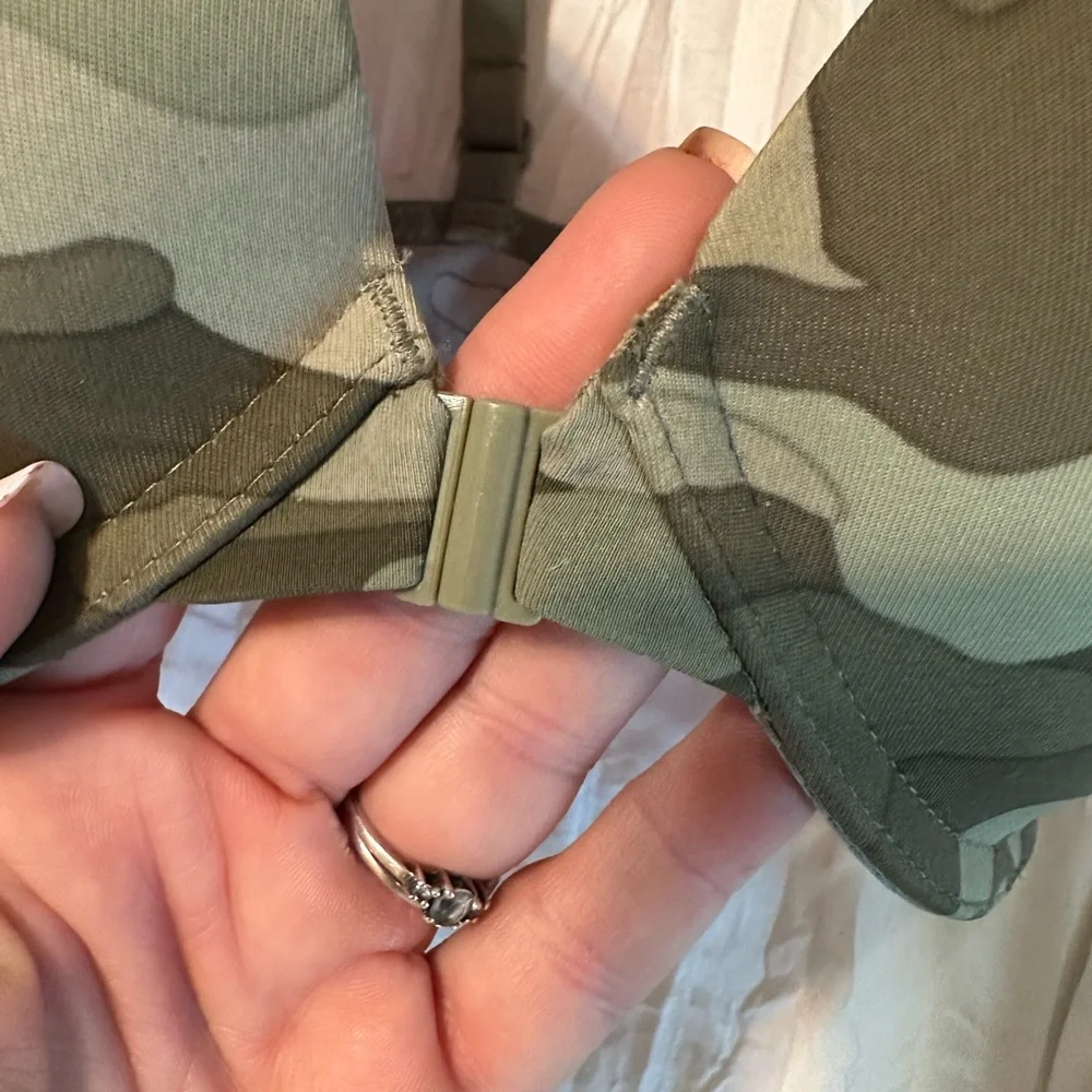 VS Camouflage racer back bra - Picture 2 of 4
